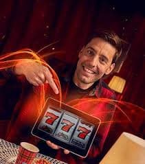 Meja Three Card Poker — dealer live dengan dua kamera Layar meja Three Card Poker dengan dealer live
